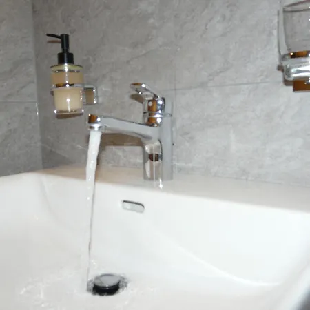 Morgengruss - 3 Min Walk To Train Station, & Quiet Apartment *